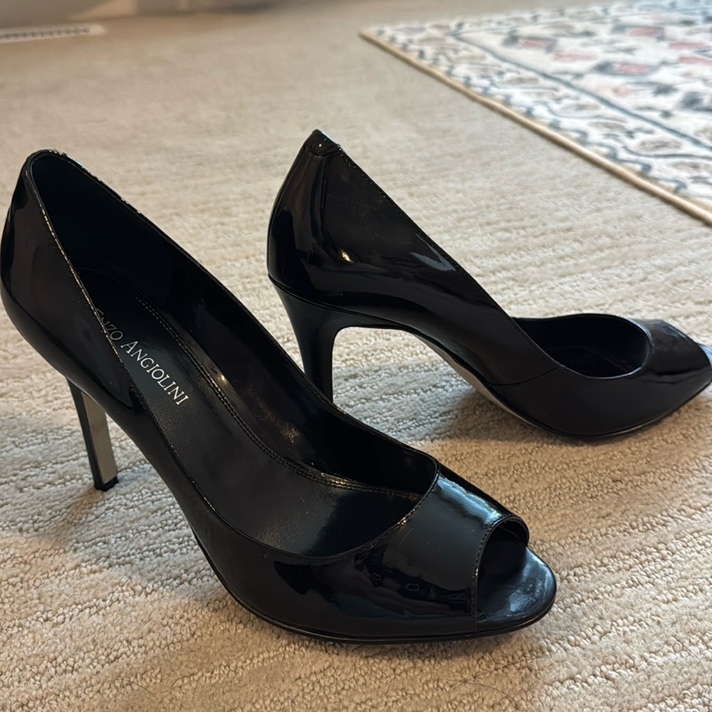Enzo Angiolini peep toe heals